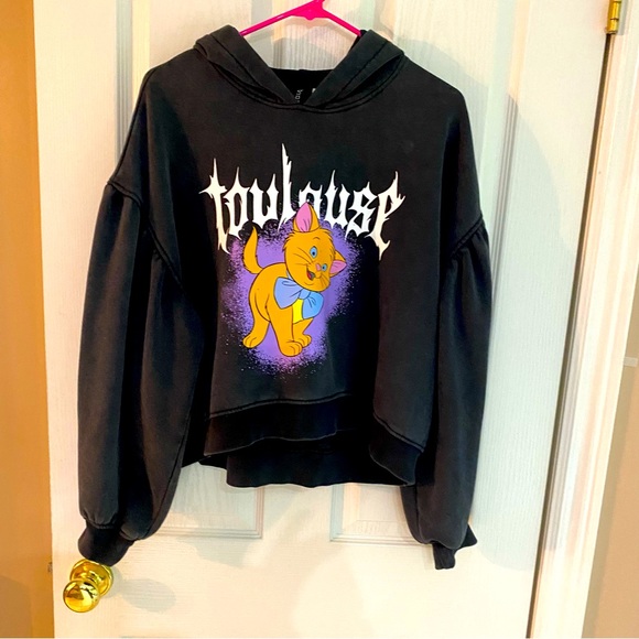 H&M cotton blend fabric with printed design. Heavily dropped shoulders - Picture 1 of 3